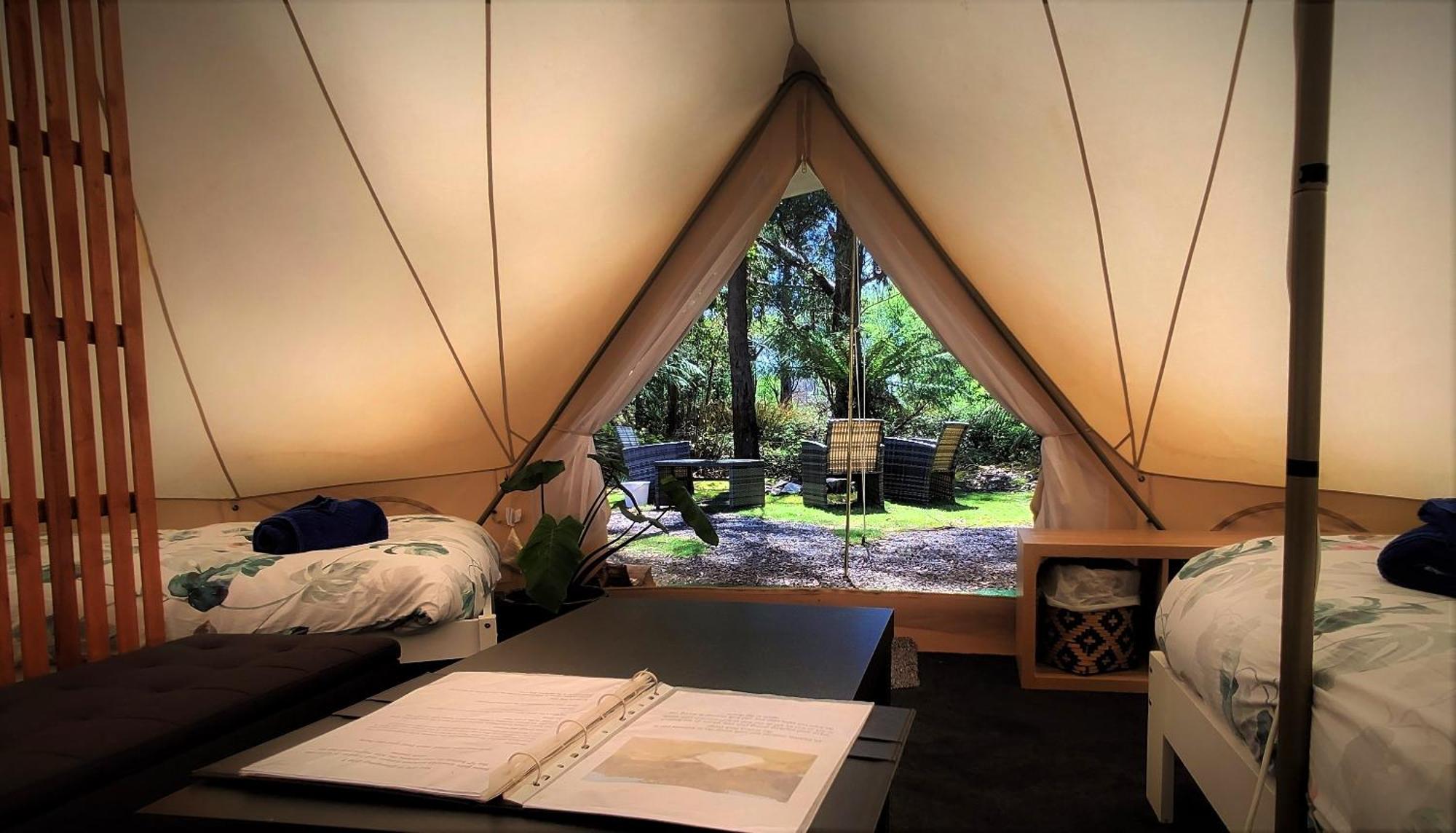 Luxury tent Glamping At Bush Camp Zeehan