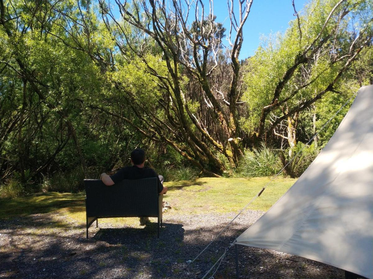 Luxury tent Glamping At Bush Camp Zeehan