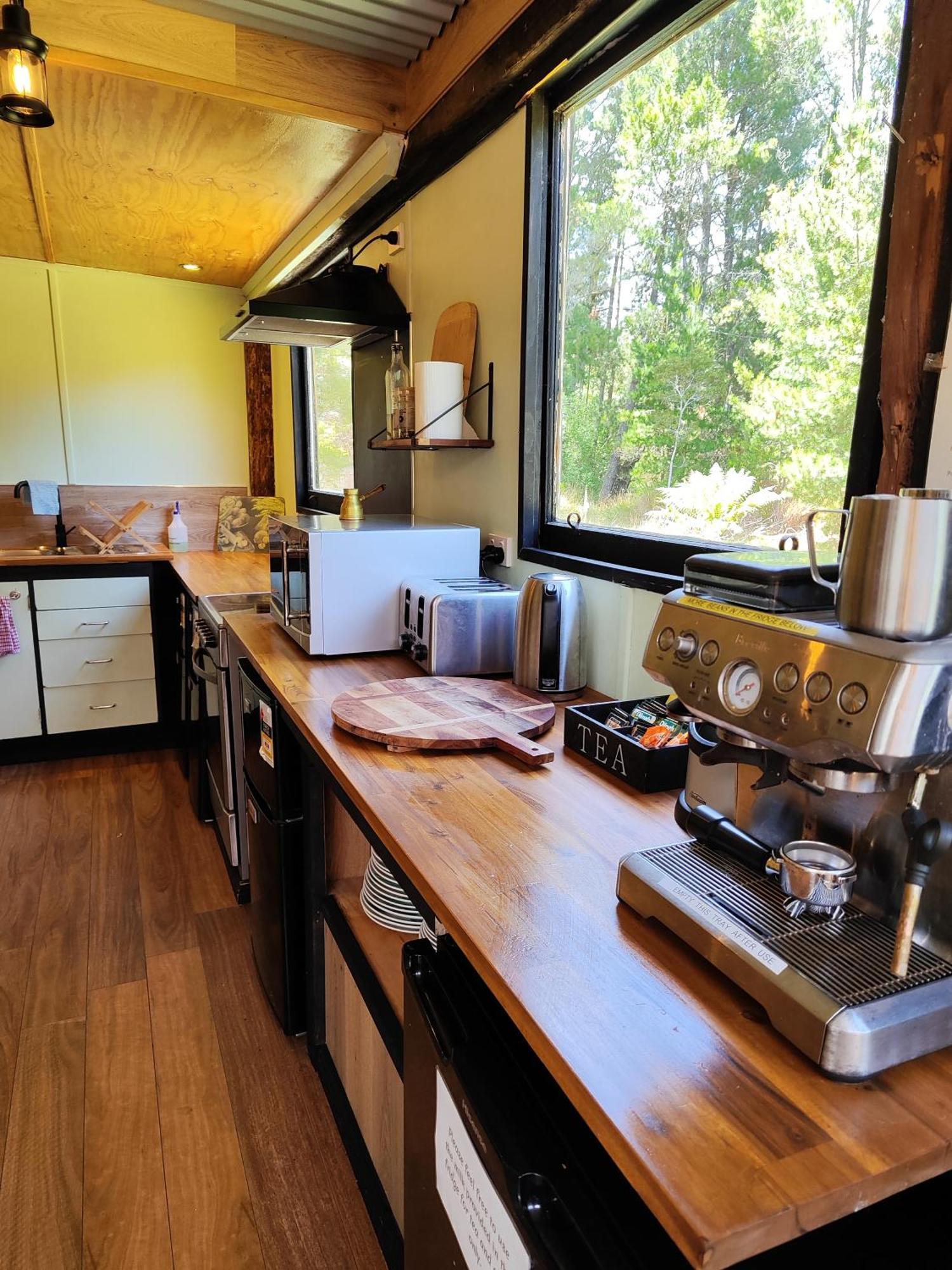 Luxury tent Glamping At Bush Camp Zeehan